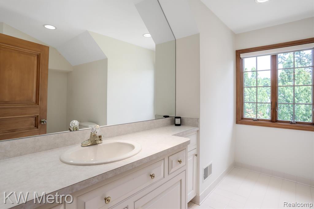 1553 Scenic Hollow Rochester, MI 48306 - Photo 43 of 65