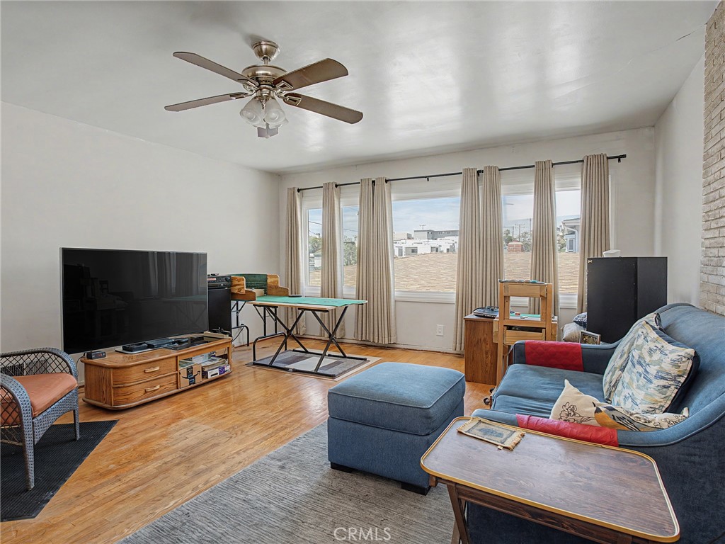 203 East Sycamore Avenue El Segundo, CA 90245 - Photo 3 of 21