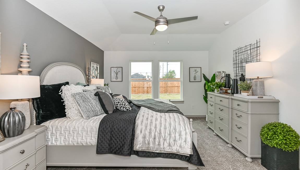 7918 Murciana Drive Rosharon, TX 77583 - Photo 14 of 21 a bedroom with a bed and a dresser