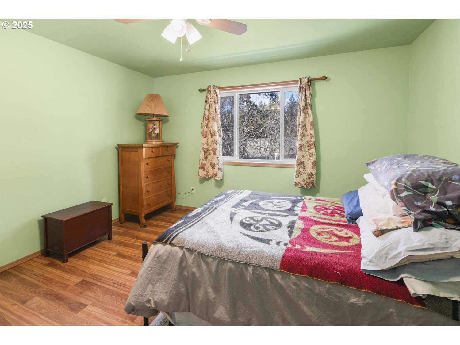 136 Sleepy Hollow Road White Salmon, WA 98672 - Photo 32 of 47 Bedroom, Primary