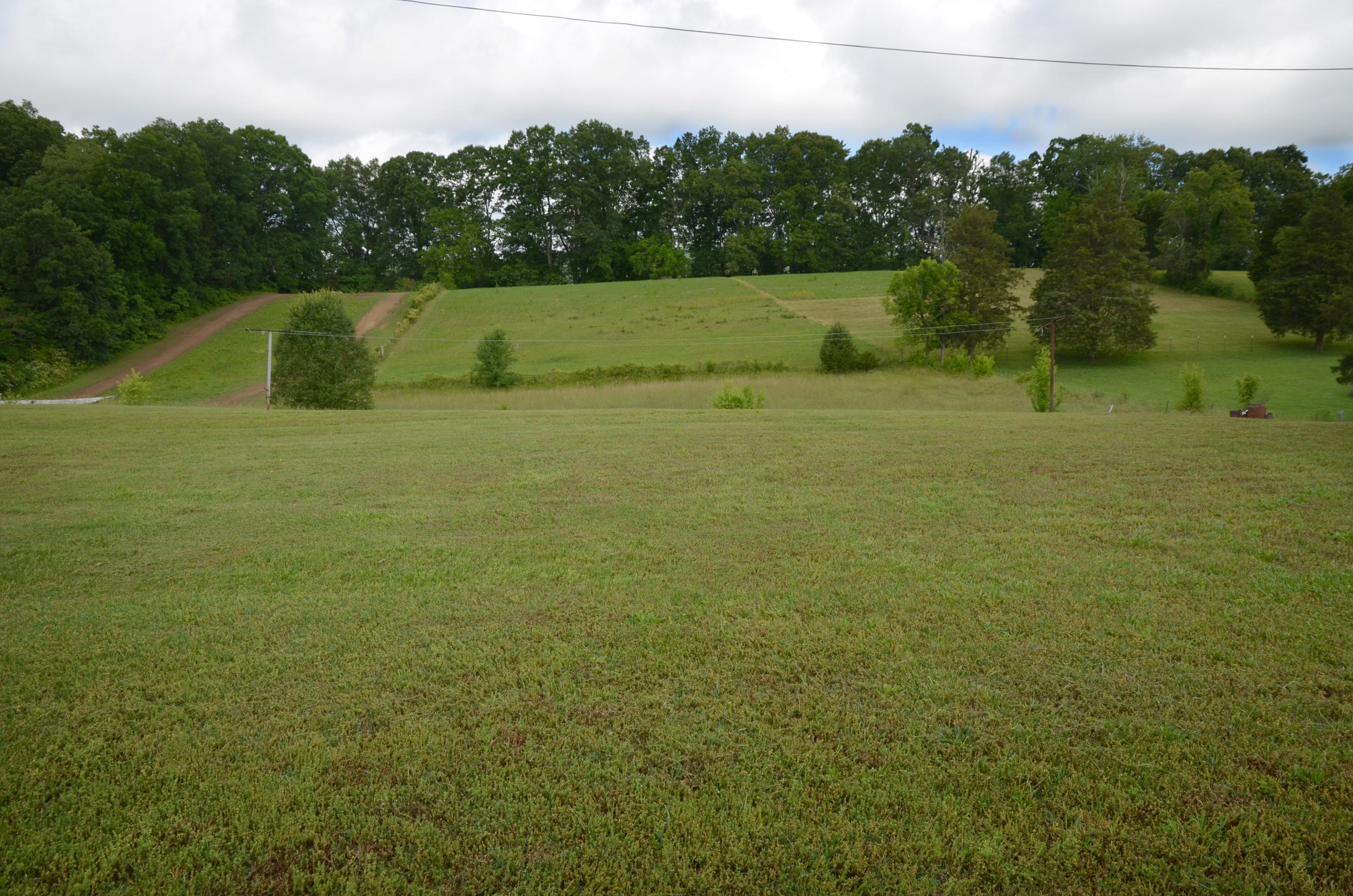 8523 Trout Road Mascot, TN 37806 - Photo 4 of 20 Bakyard