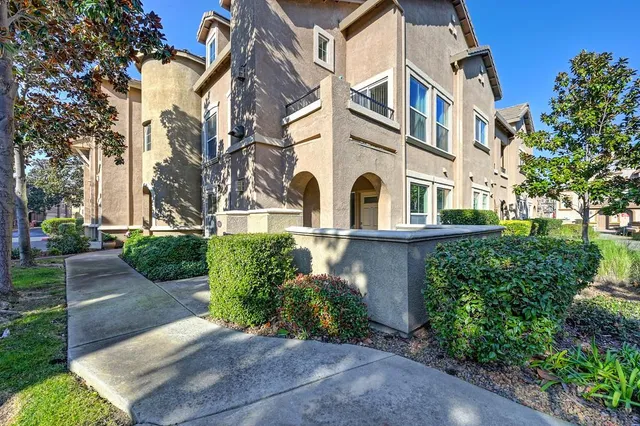 $390,000 | 5350 Dunlay Drive, Unit 2716, Sacramento, CA 95835