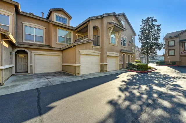 $390,000 | 5350 Dunlay Drive, Unit 2716, Sacramento, CA 95835