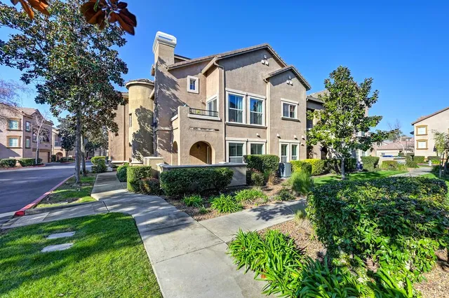$390,000 | 5350 Dunlay Drive, Unit 2716, Sacramento, CA 95835