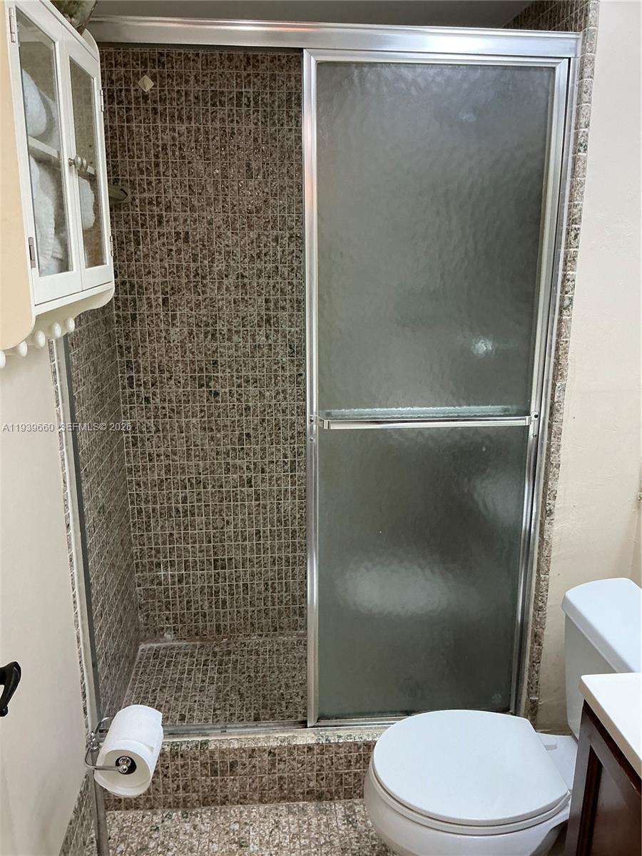 200 Ashbury Road, Unit 203 Hollywood, FL 33024 - Photo 12 of 44 Bathroom 2