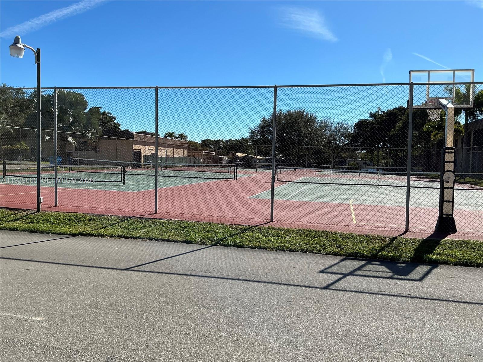 200 Ashbury Road, Unit 203 Hollywood, FL 33024 - Photo 29 of 44 Tennis/basketball court