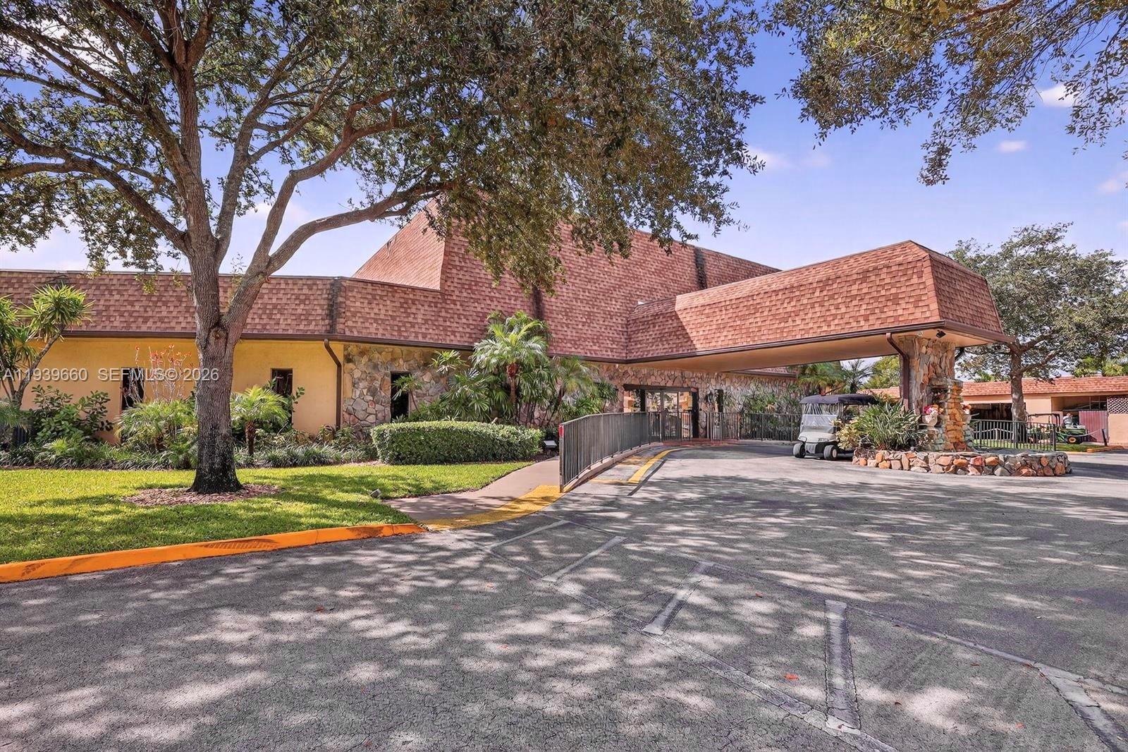 200 Ashbury Road, Unit 203 Hollywood, FL 33024 - Photo 34 of 44 Club house