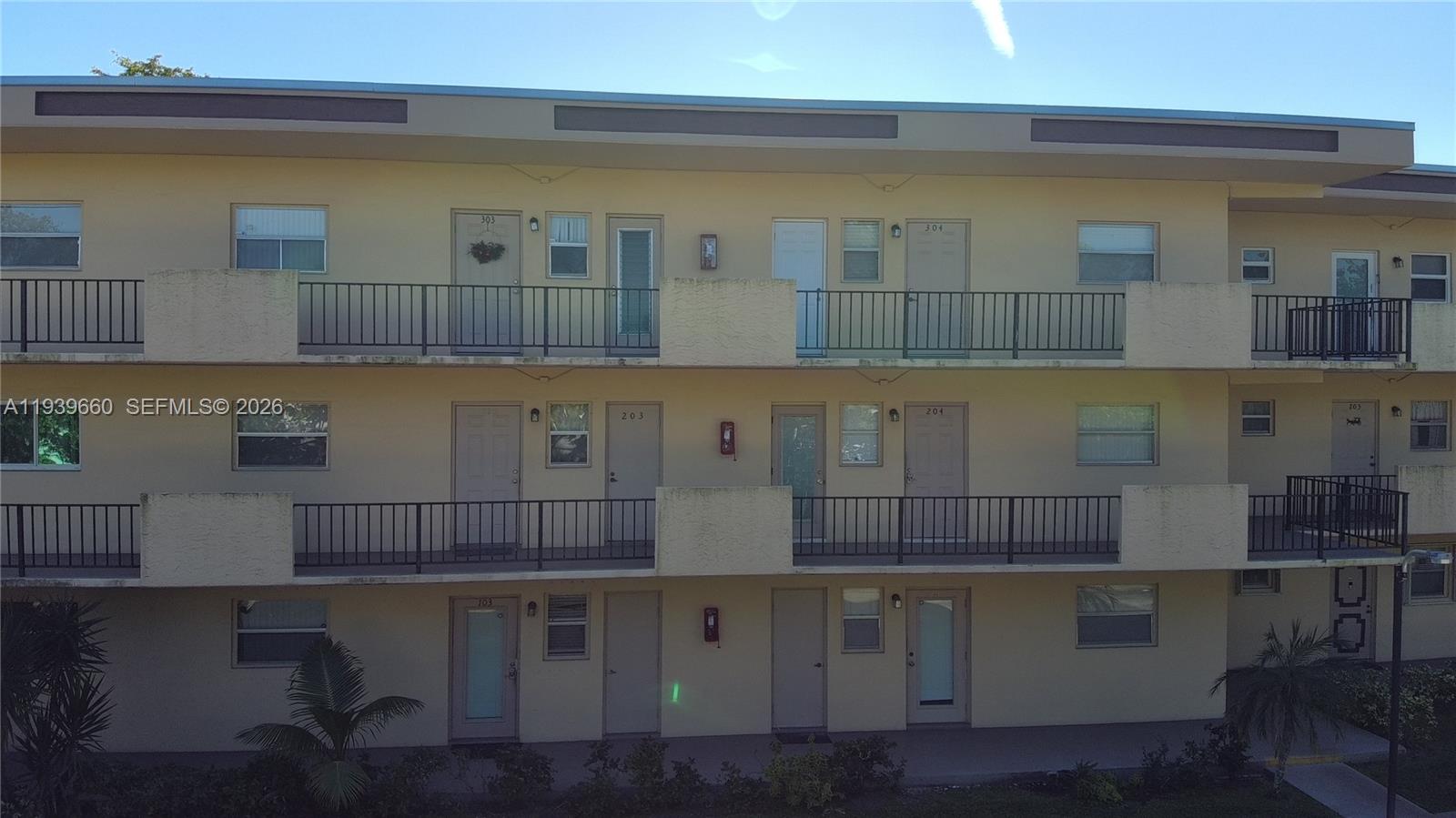 200 Ashbury Road, Unit 203 Hollywood, FL 33024 - Photo 4 of 44