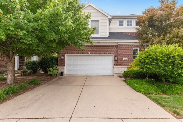 $800,000 | 1248 Lake Shore Drive, Lisle, IL 60532