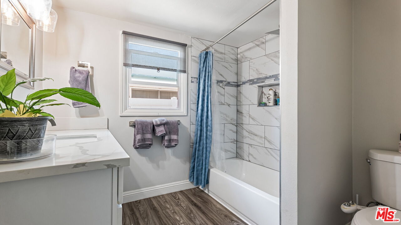 369 East Van Koevering Street Rialto, CA 92376 - Photo 9 of 55