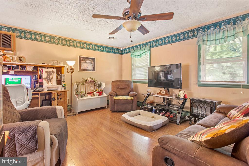 4127 Old Orchard Road York, PA 17402 - Photo 5 of 32 Gallery Image 5