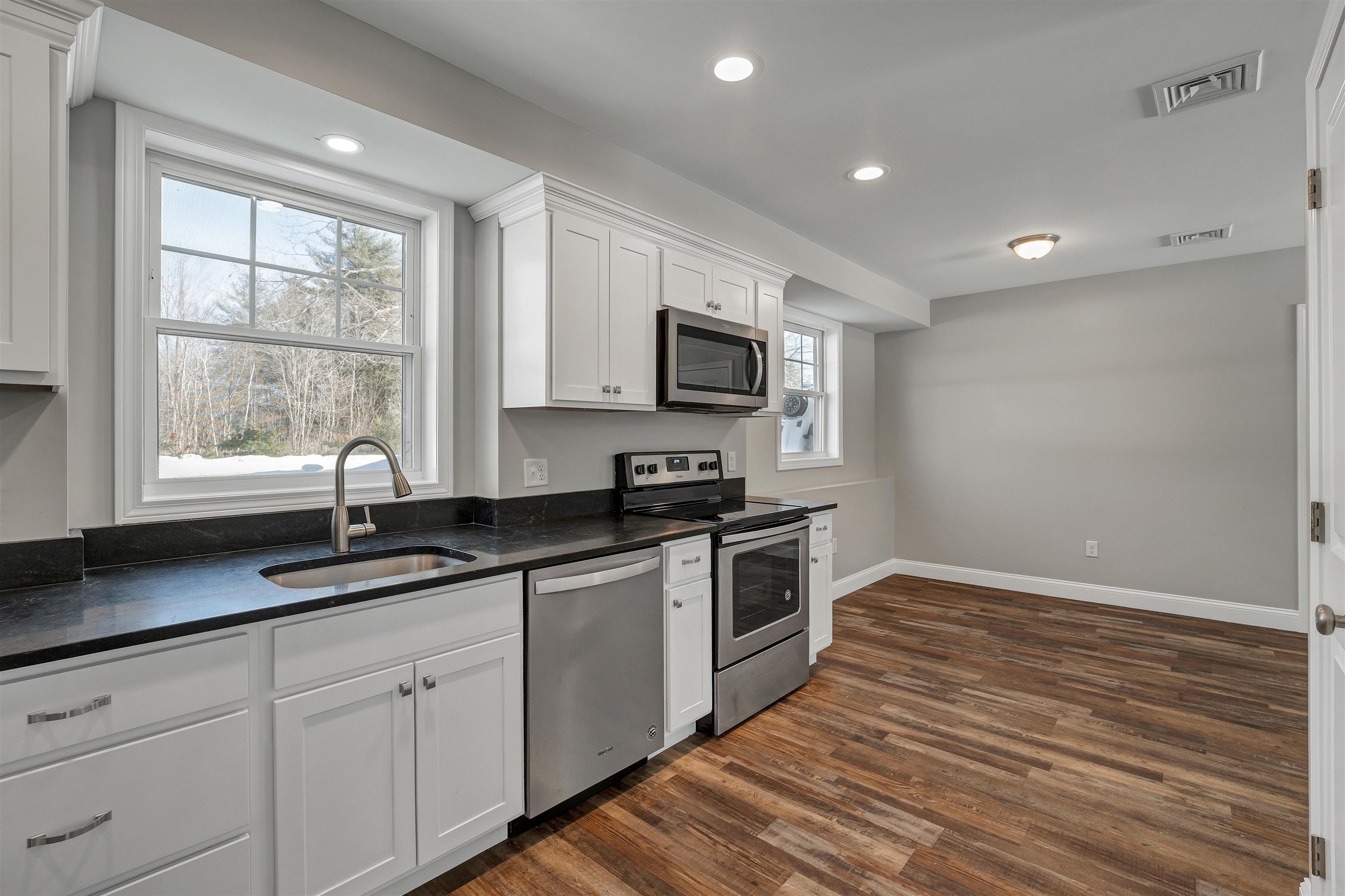 259 Stage Road, Unit 2 Nottingham, NH 03290 - Photo 5 of 28