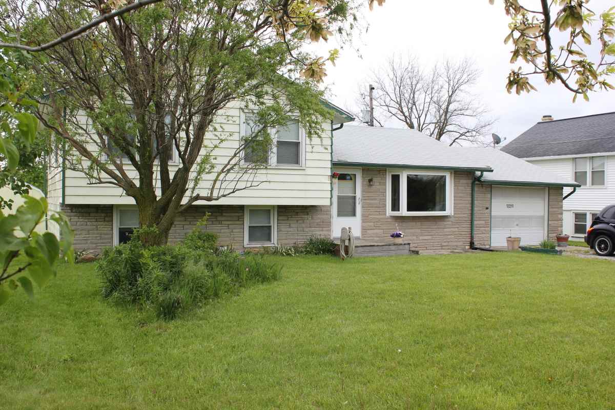 12211 Bluffton Road Fort Wayne, IN 46809 - Photo 1 of 20