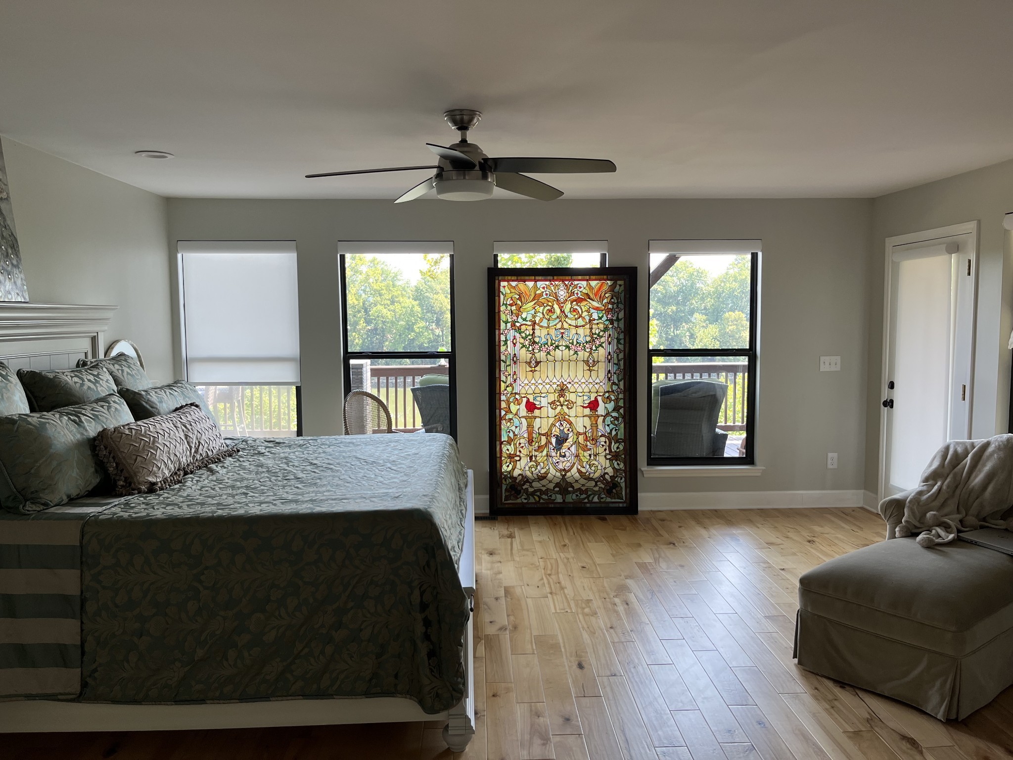 950 Sauger Road Charlotte, TN 37036 - Photo 18 of 46 a living room with furniture and a floor to ceiling window