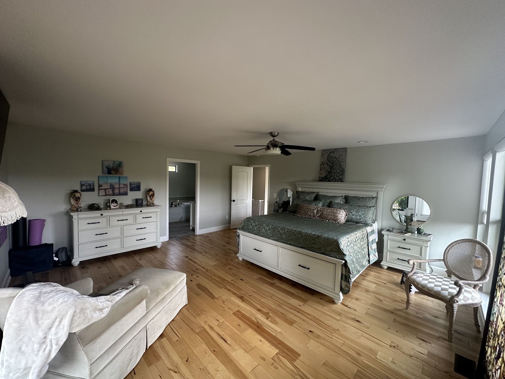 950 Sauger Road Charlotte, TN 37036 - Photo 19 of 46 a living room with furniture and wooden floor