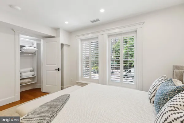 $4,250 | 1641 R Street Northwest, Unit 402, Washington, DC 20009