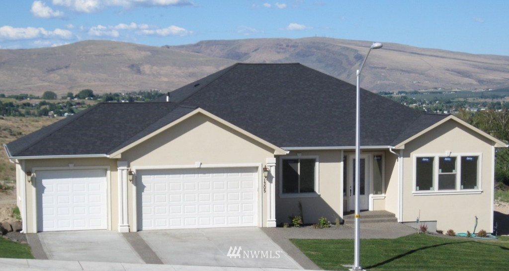1305 West Goodlander Road Selah, WA 98942 - Photo 1 of 1