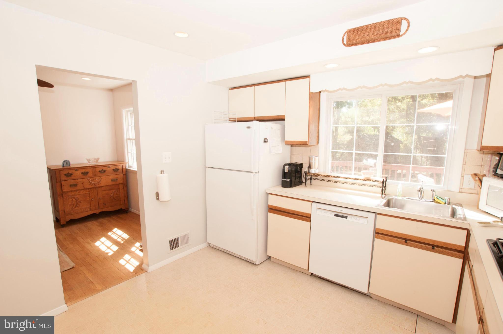 2403 Londonderry Road Alexandria, VA 22308 - Photo 12 of 30 Kitchen