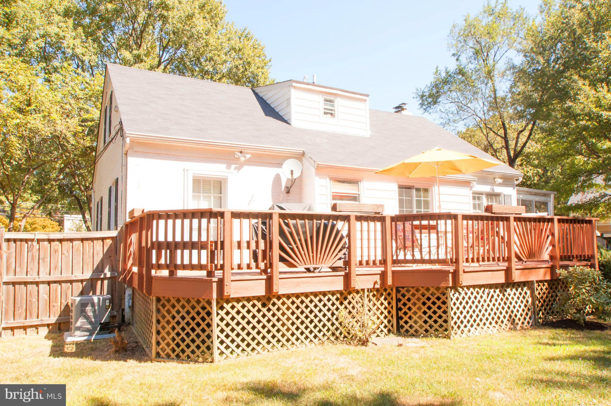 2403 Londonderry Road Alexandria, VA 22308 - Photo 3 of 30 Back View/Deck