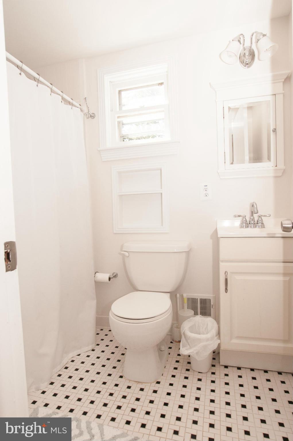 2403 Londonderry Road Alexandria, VA 22308 - Photo 23 of 30 Bath