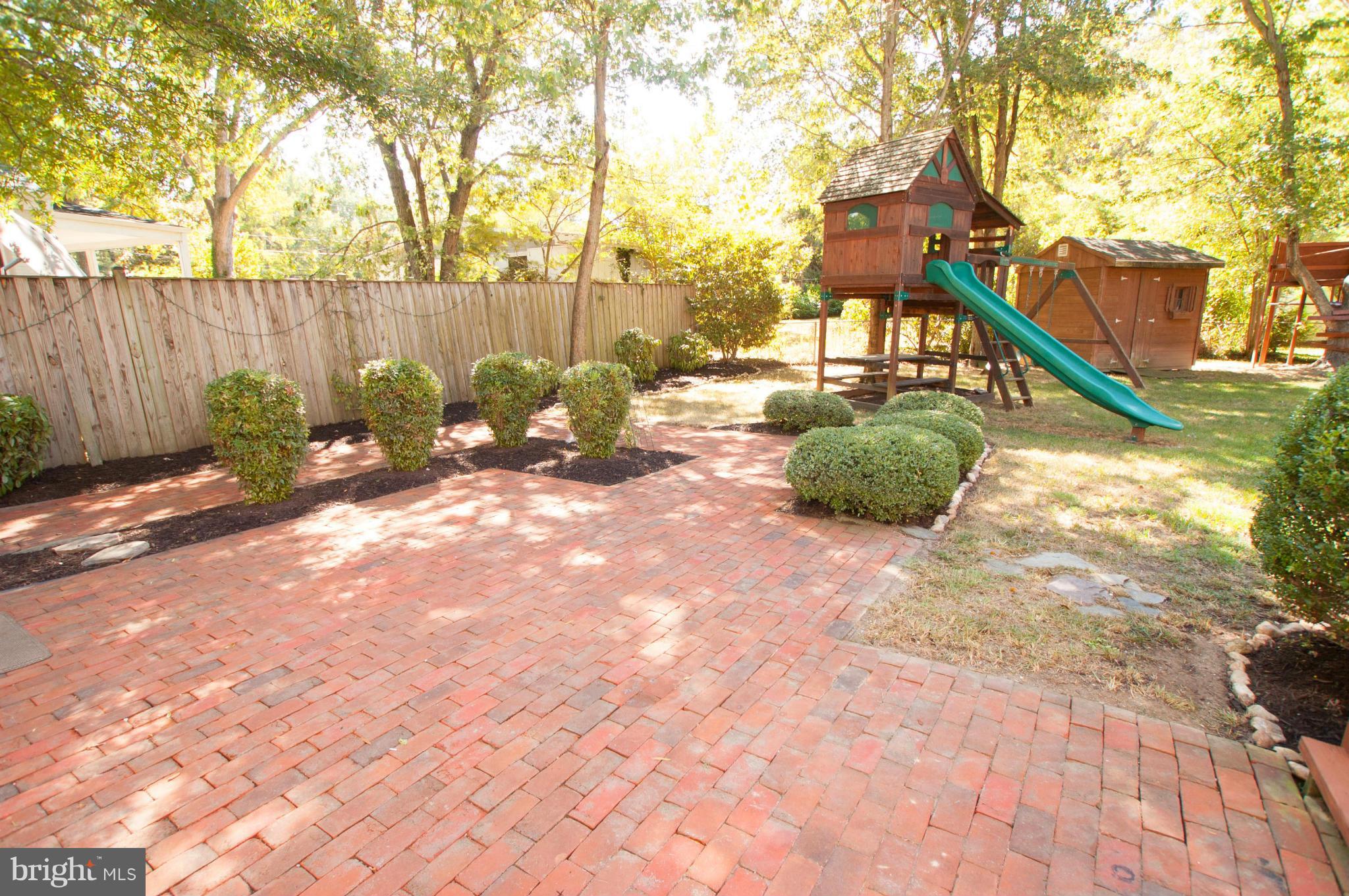 2403 Londonderry Road Alexandria, VA 22308 - Photo 5 of 30 Back Patio
