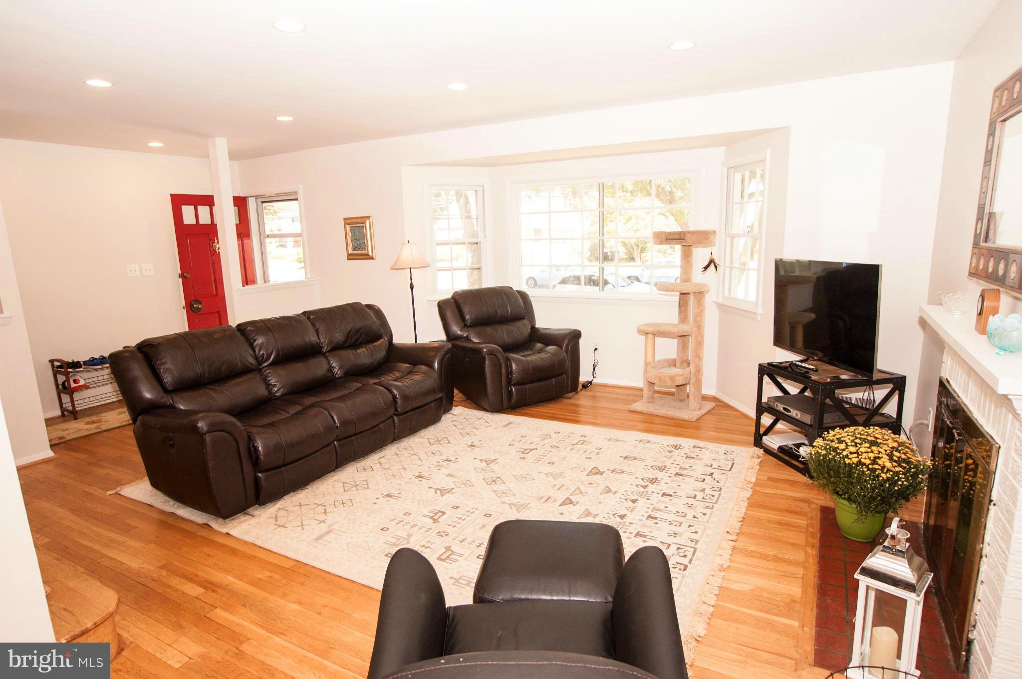 2403 Londonderry Road Alexandria, VA 22308 - Photo 9 of 30 Family Room