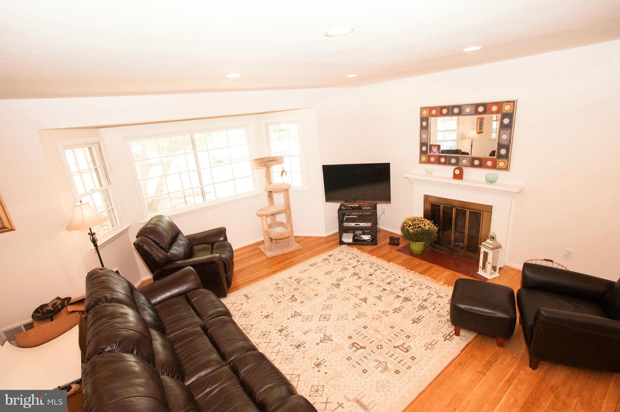 2403 Londonderry Road Alexandria, VA 22308 - Photo 10 of 30 Family Room