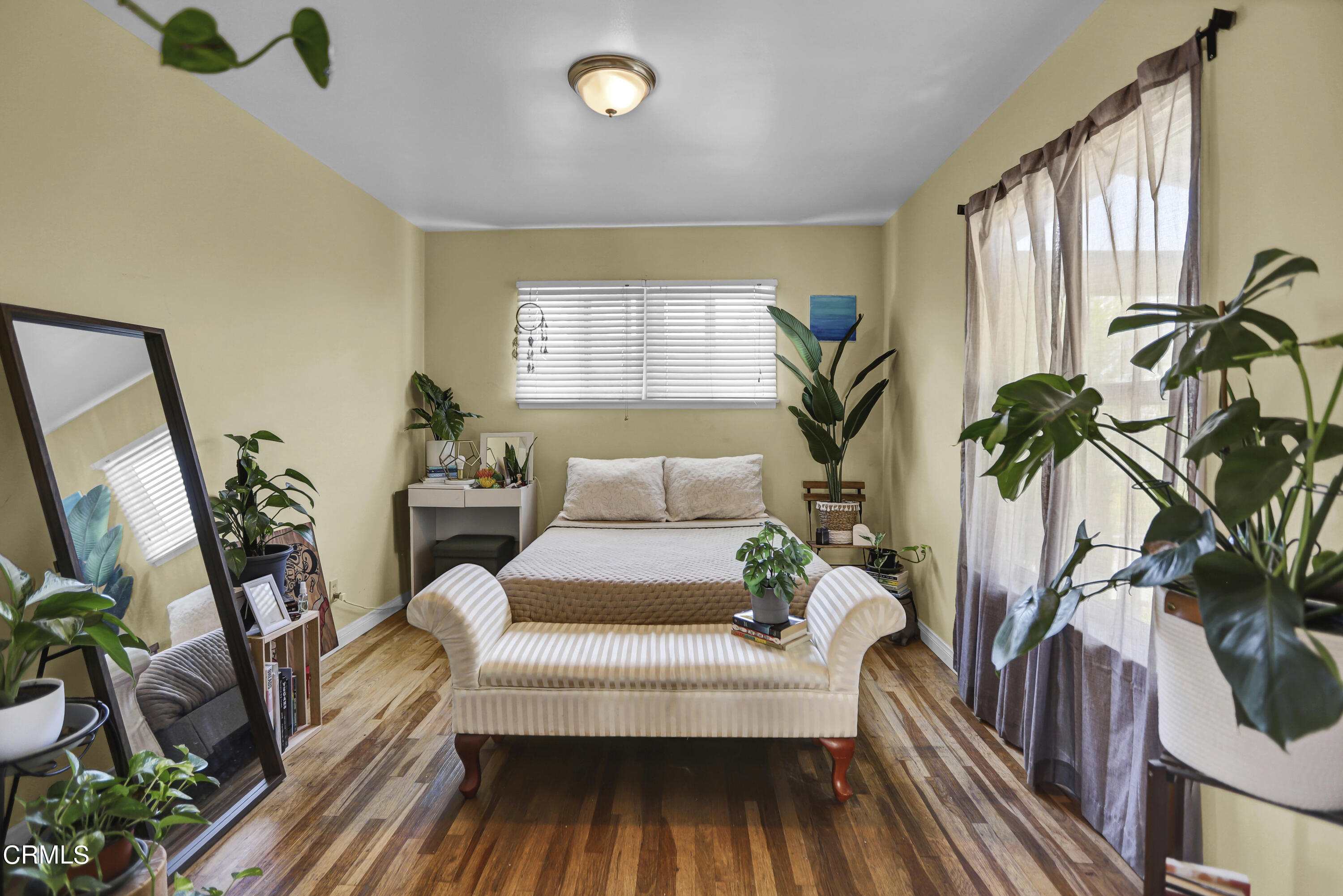 930 Doris Avenue Oxnard, CA 93030 - Photo 9 of 16 a living room with furniture and a potted plant