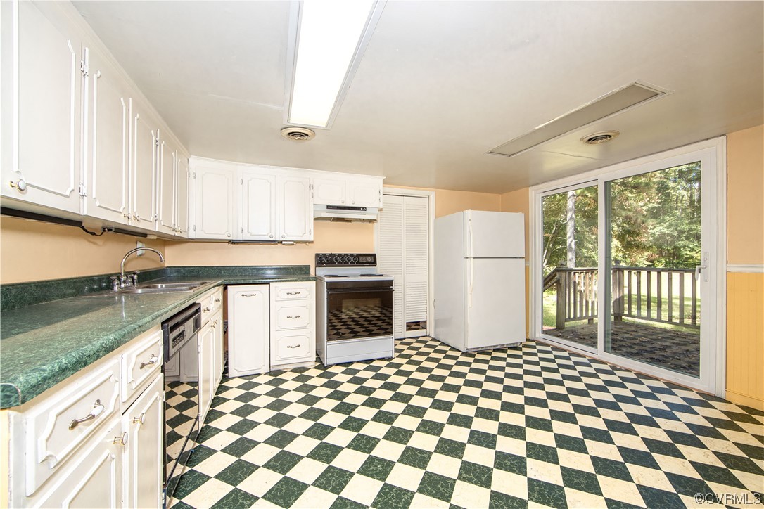 4586 Broad St Road Gum Spring, VA 23065 - Photo 3 of 23 a kitchen with a stove a sink and a refrigerator