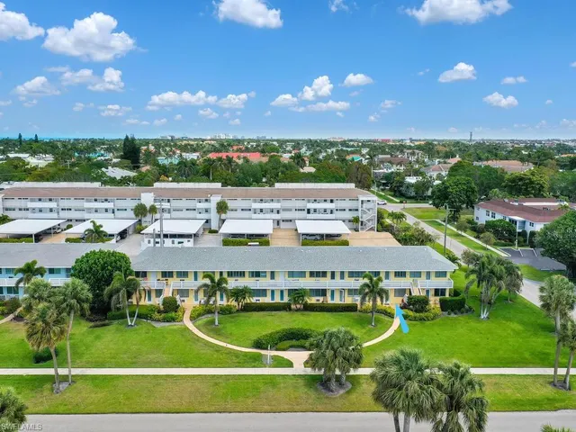 $3,500 | 473 12th Avenue South, Unit B8, Naples, FL 34102