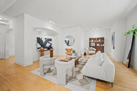 $298,695 | 1901 Post Oak Boulevard, Unit 204, Houston, TX 77056