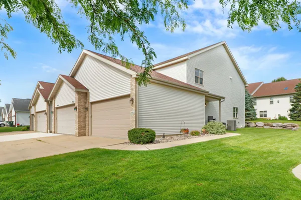 $335,000 | 2914 Kentville Drive, Sun Prairie, WI 53590