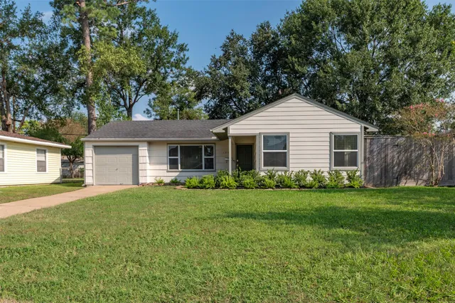 $2,250 | 1806 Gardenia Drive, Houston, TX 77018