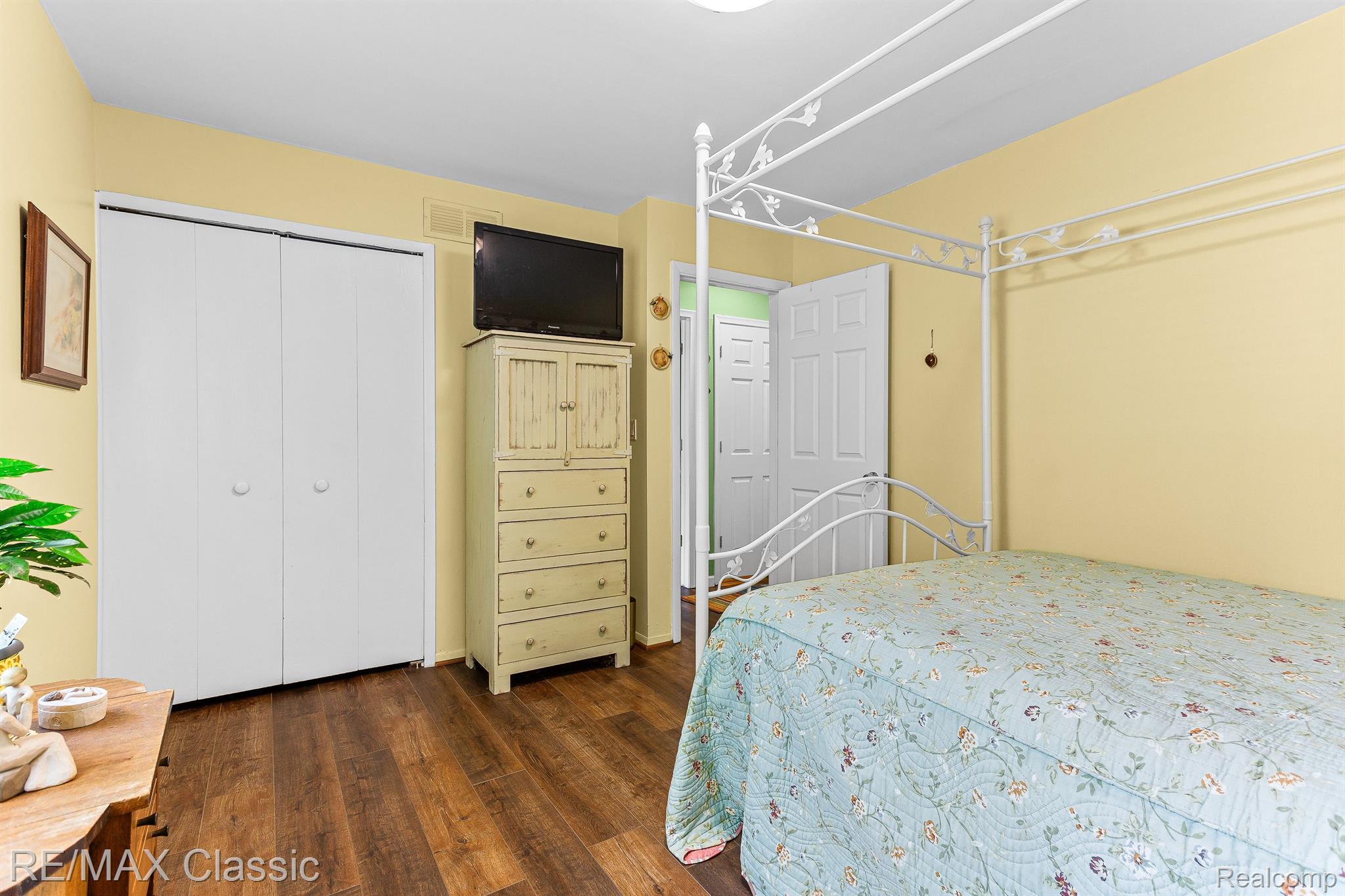 43712 Proctor Road Canton, MI 48188 - Photo 24 of 60 1st bedroom 1st flr