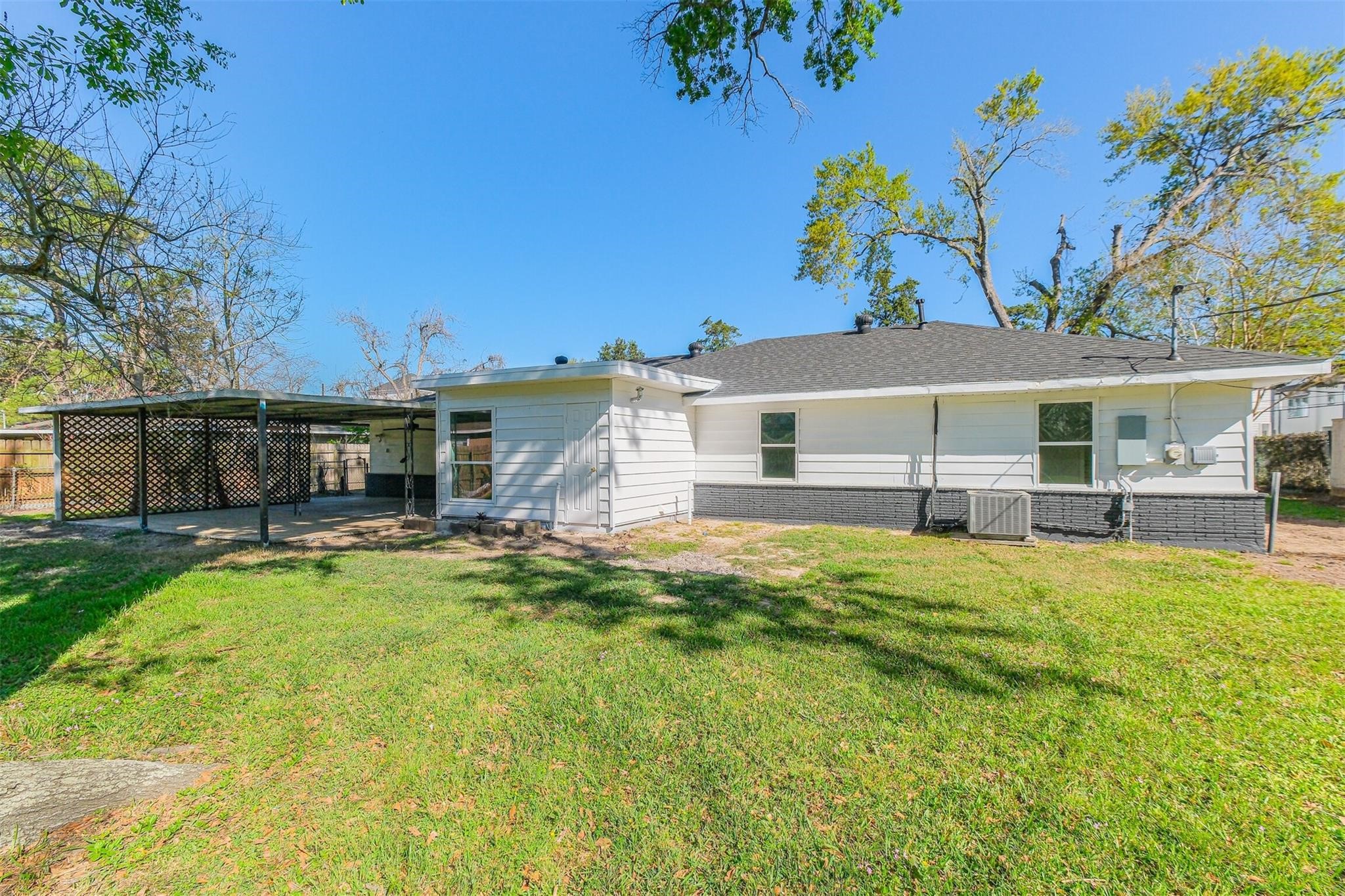 9419 Campbell Road Houston, TX 77080 - Photo 28 of 29 a house with swimming pool in front of it