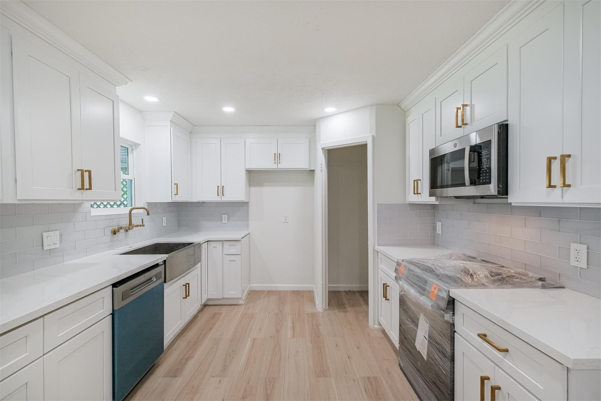 9419 Campbell Road Houston, TX 77080 - Photo 6 of 29 a kitchen with a sink stove and refrigerator