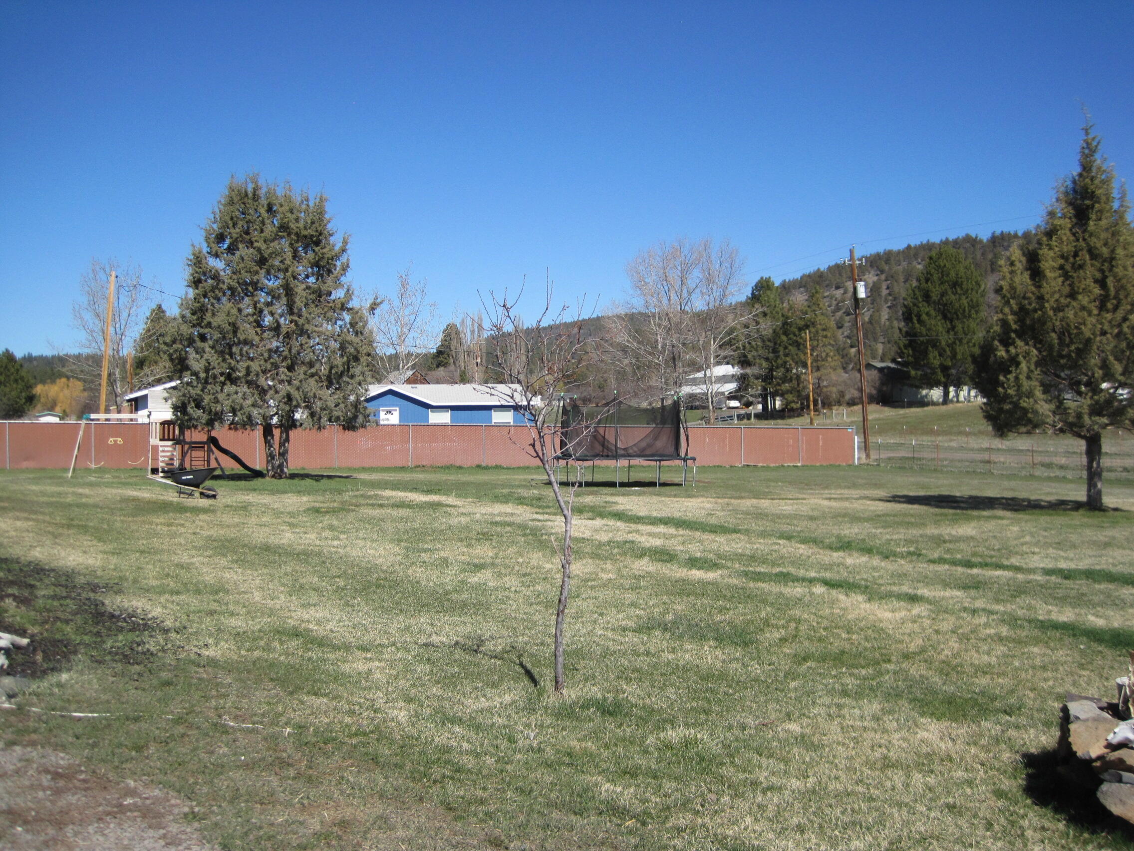 15112 Pioneer Road Klamath Falls, OR 97601 - Photo 11 of 15 011