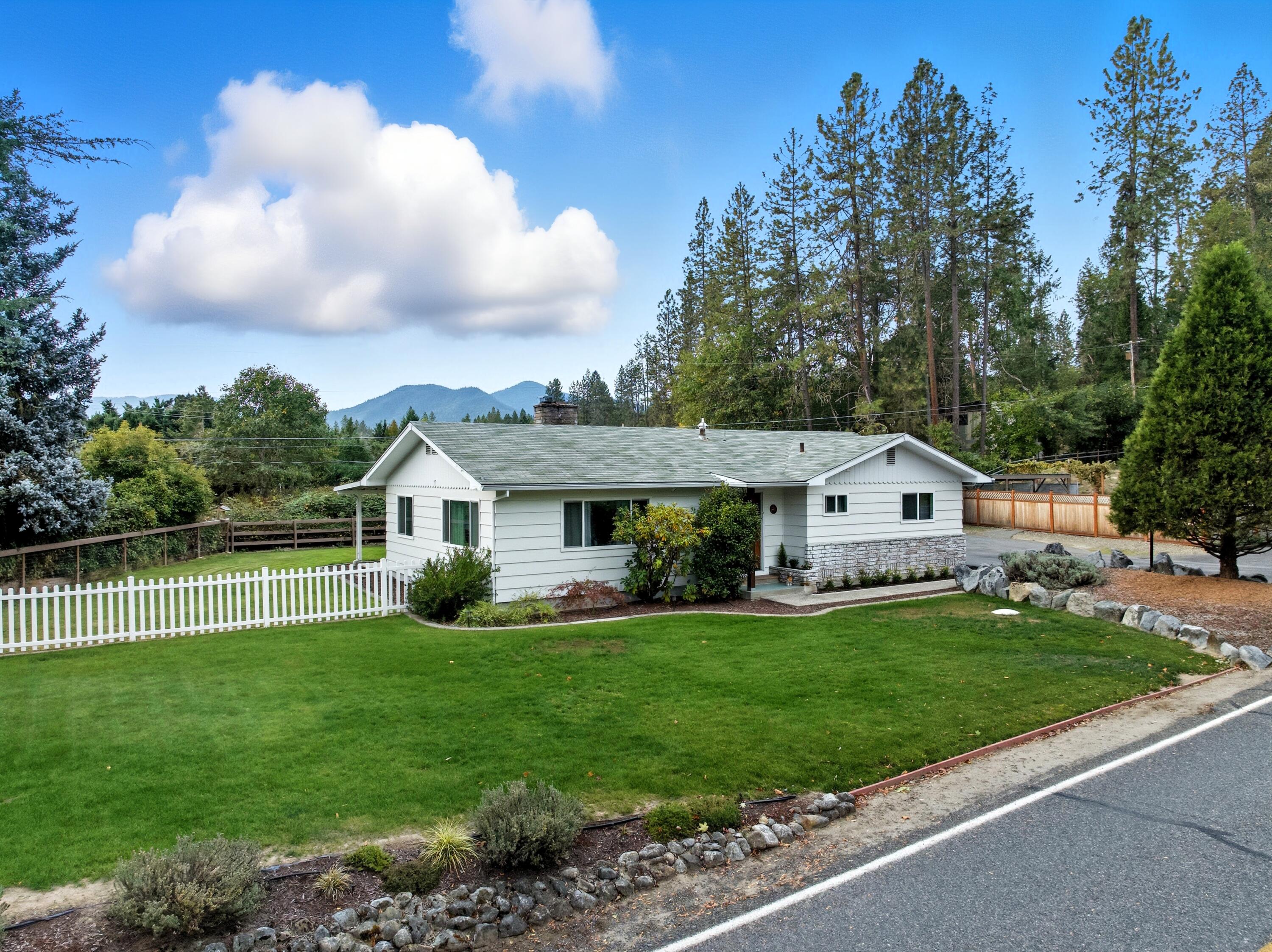 3280 New Hope Road Grants Pass, OR 97527 - Photo 2 of 35 2