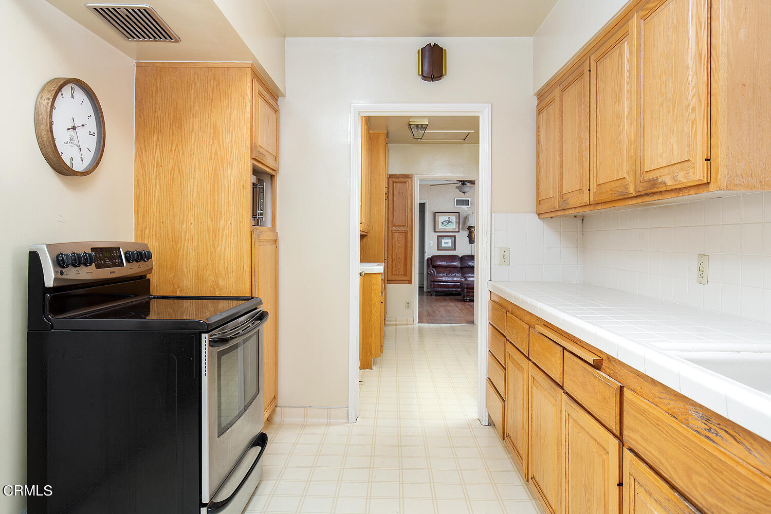 3775 Hampton Road Pasadena, CA 91107 - Photo 11 of 28 a hallway with washer and dryer