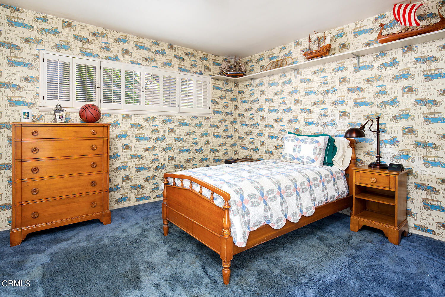 3775 Hampton Road Pasadena, CA 91107 - Photo 18 of 28 a bedroom with a bed and a window