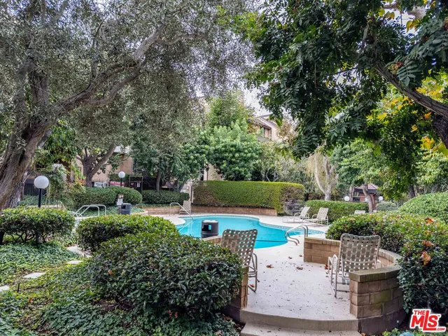 $885,000 | 8711 Falmouth Avenue, Unit 104, Playa del Rey, CA 90293