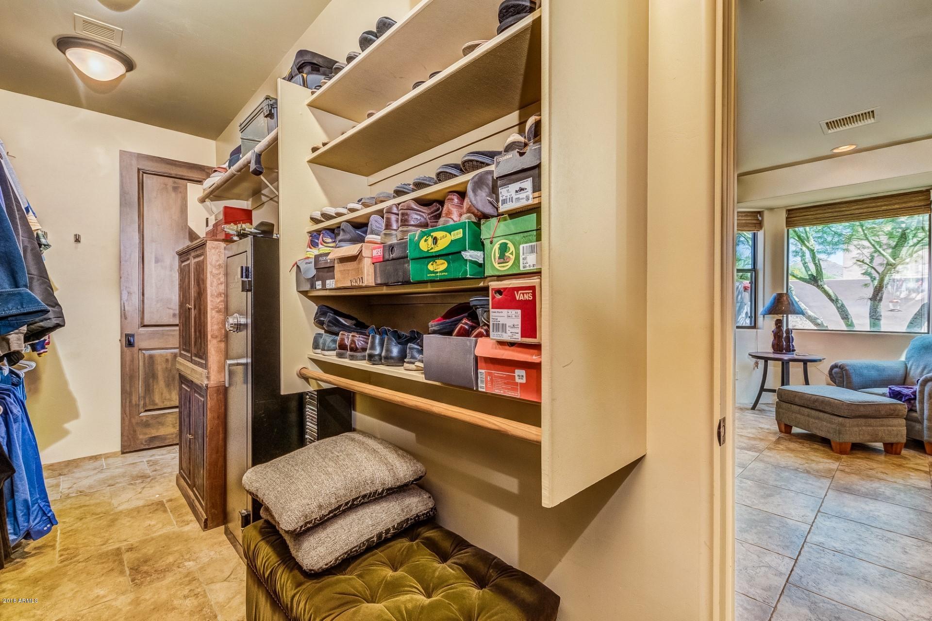 610 West Yearling Road Phoenix, AZ 85085 - Photo 23 of 38 Mstr Closet w/2 Doors