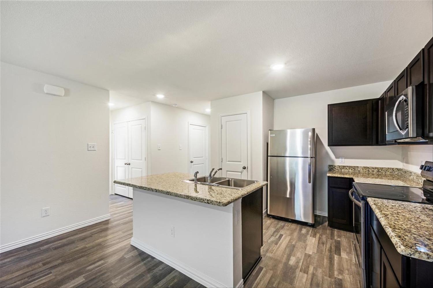 1714 East Cornell Street Lubbock, TX 79403 - Photo 3 of 28 Representative