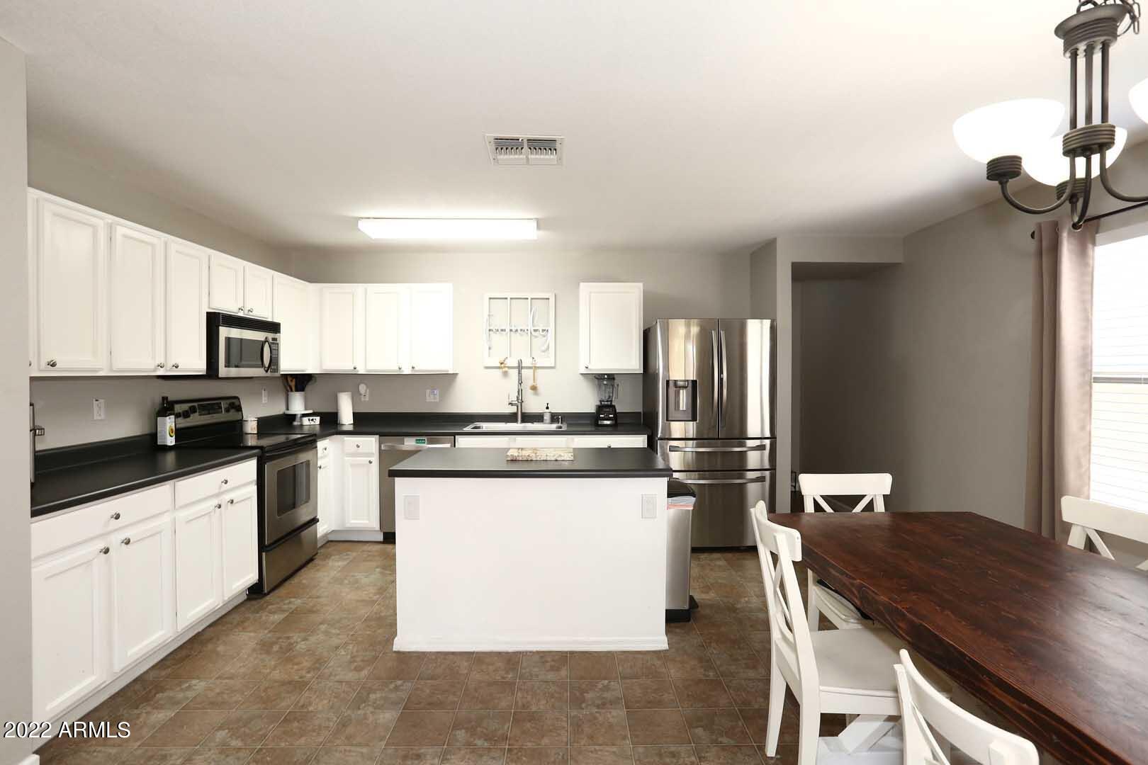 3345 South Bowman Road Apache Junction, AZ 85119 - Photo 10 of 37 Kitchen