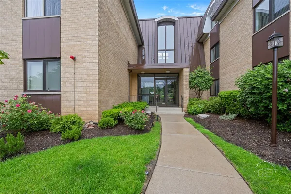 $315,000 | 1103 North Mill Street, Unit 111, Naperville, IL 60563
