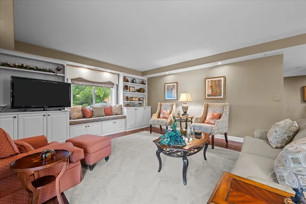 $315,000 | 1103 North Mill Street, Unit 111, Naperville, IL 60563