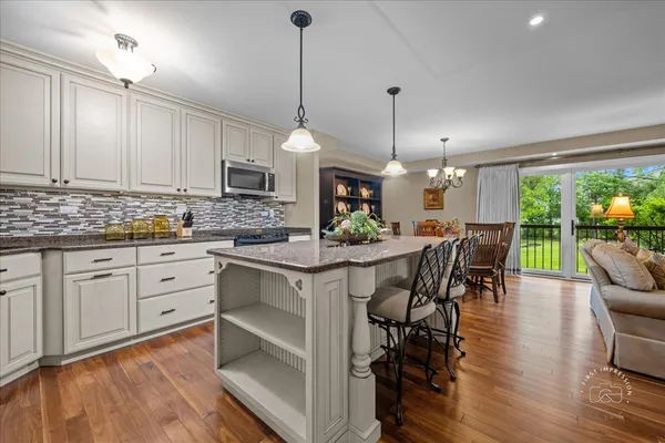 $315,000 | 1103 North Mill Street, Unit 111, Naperville, IL 60563