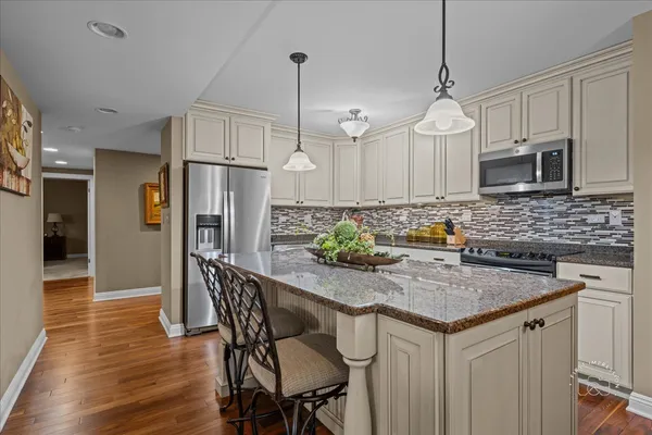 $315,000 | 1103 North Mill Street, Unit 111, Naperville, IL 60563