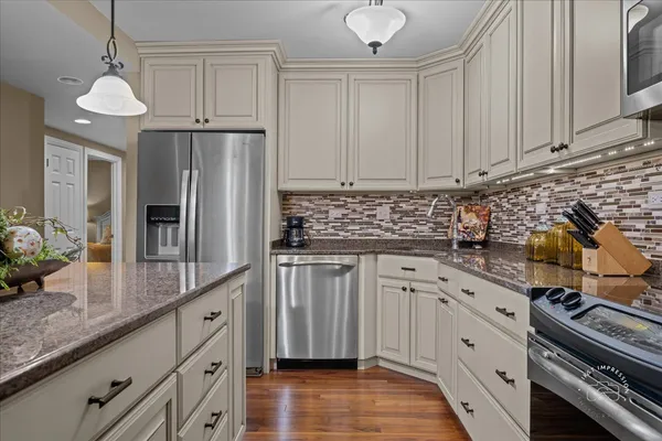 $315,000 | 1103 North Mill Street, Unit 111, Naperville, IL 60563