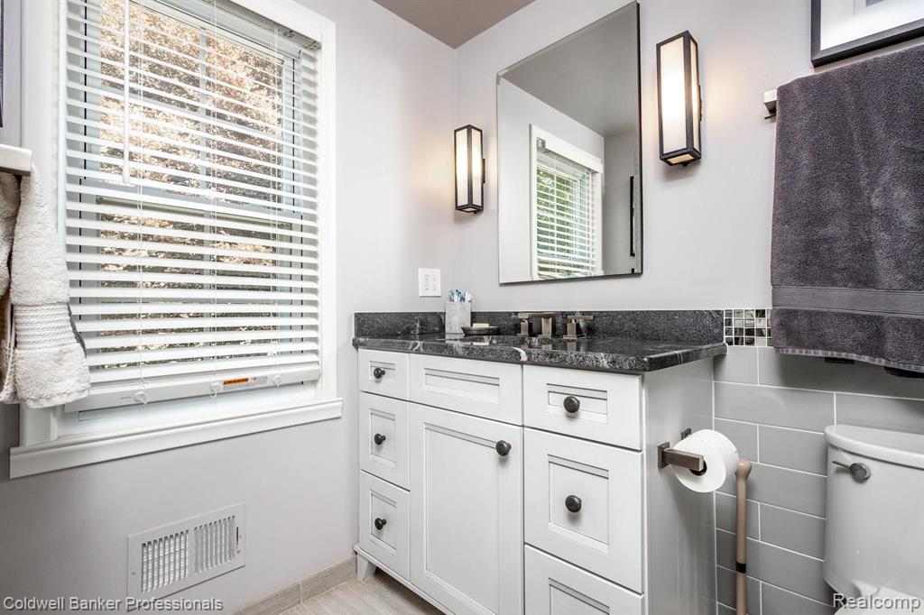 2623 Worcester Road West Bloomfield, MI 48323 - Photo 45 of 68